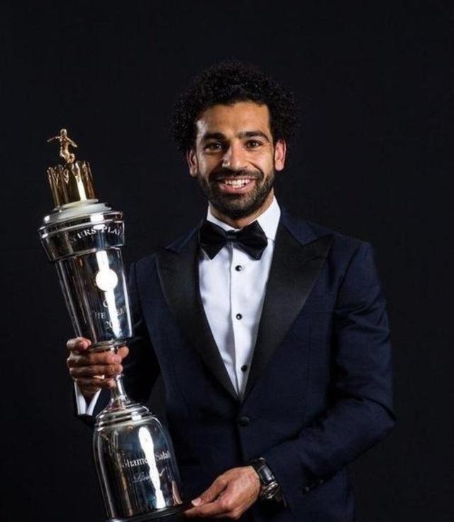 萨拉赫重返赛场,表现优异首场状态出色,曼联观众沸腾!气势如虹延续 萨拉赫重返赛场,表现优异首场状态出色,曼联观众沸腾!气势如虹延续