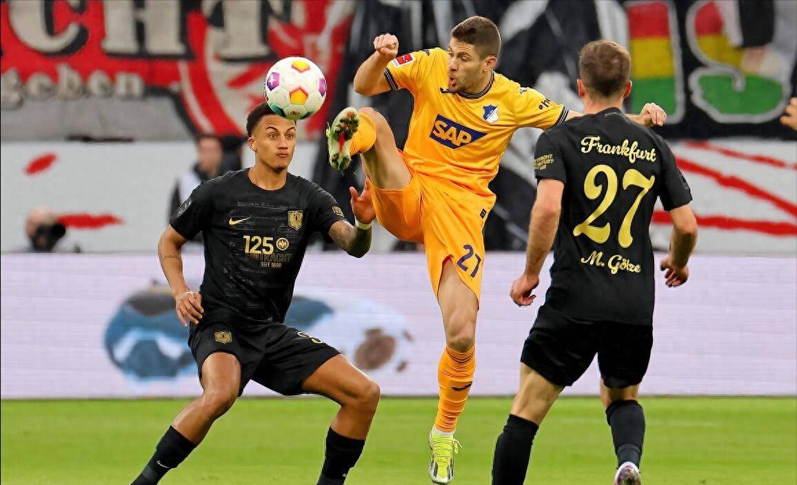 法国杯赛后再迎强敌;法兰克福强势反弹;主帅态度——目标明确;团队化学反应显著的简单介绍 法国杯赛后再迎强敌;法兰克福强势反弹;主帅态度——目标明确;团队化学反应显著的简单介绍